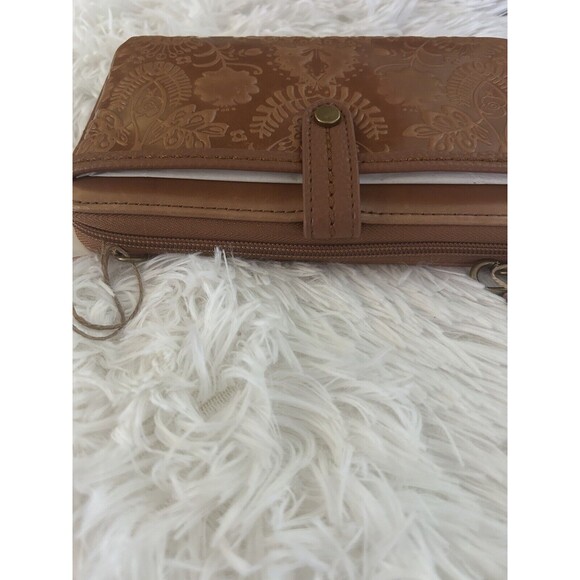 New THE SAK Brown Wallet Large Smartphone Leather Tobacco Floral Embossed - Picture 3 of 3